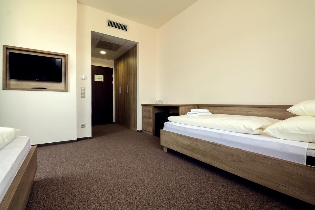 Ipari Park Panzio Hotell Szolnok Eksteriør bilde