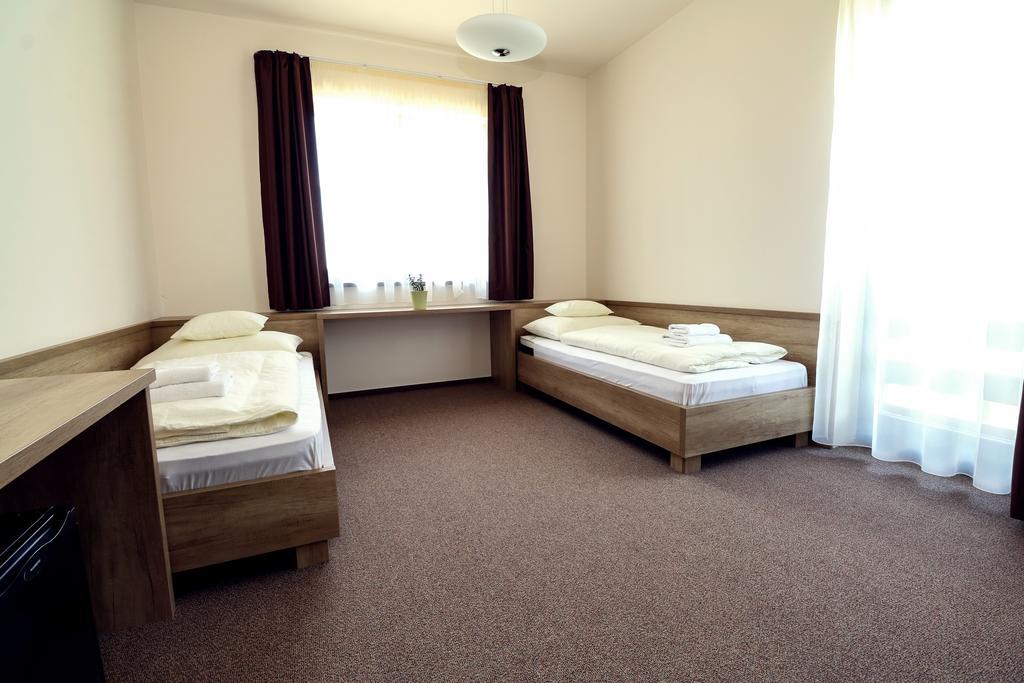 Ipari Park Panzio Hotell Szolnok Eksteriør bilde