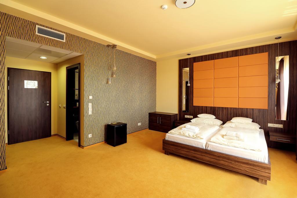 Ipari Park Panzio Hotell Szolnok Eksteriør bilde