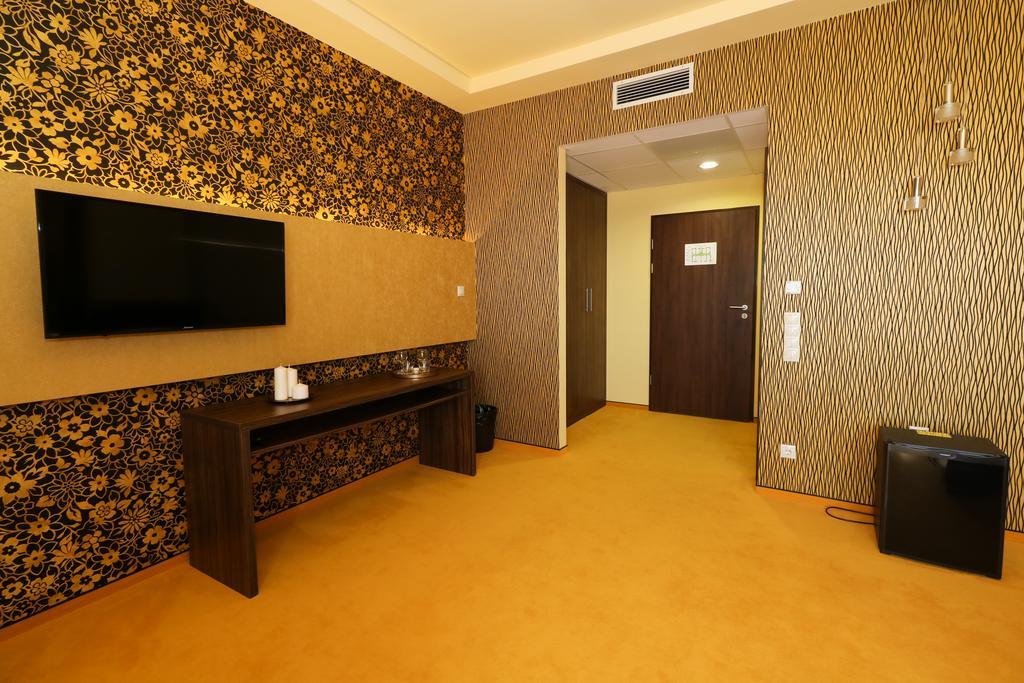 Ipari Park Panzio Hotell Szolnok Eksteriør bilde